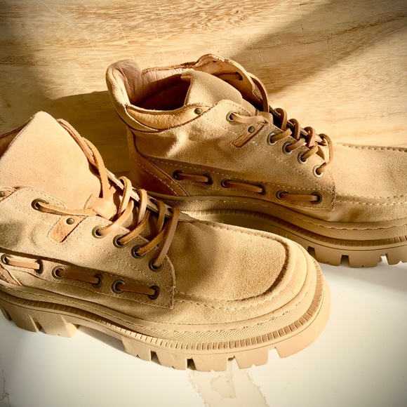 $268 Free People Dawn Hiker Tan Suede Leather Lug Sole Boots size 38 (8). - Picture 4 of 8